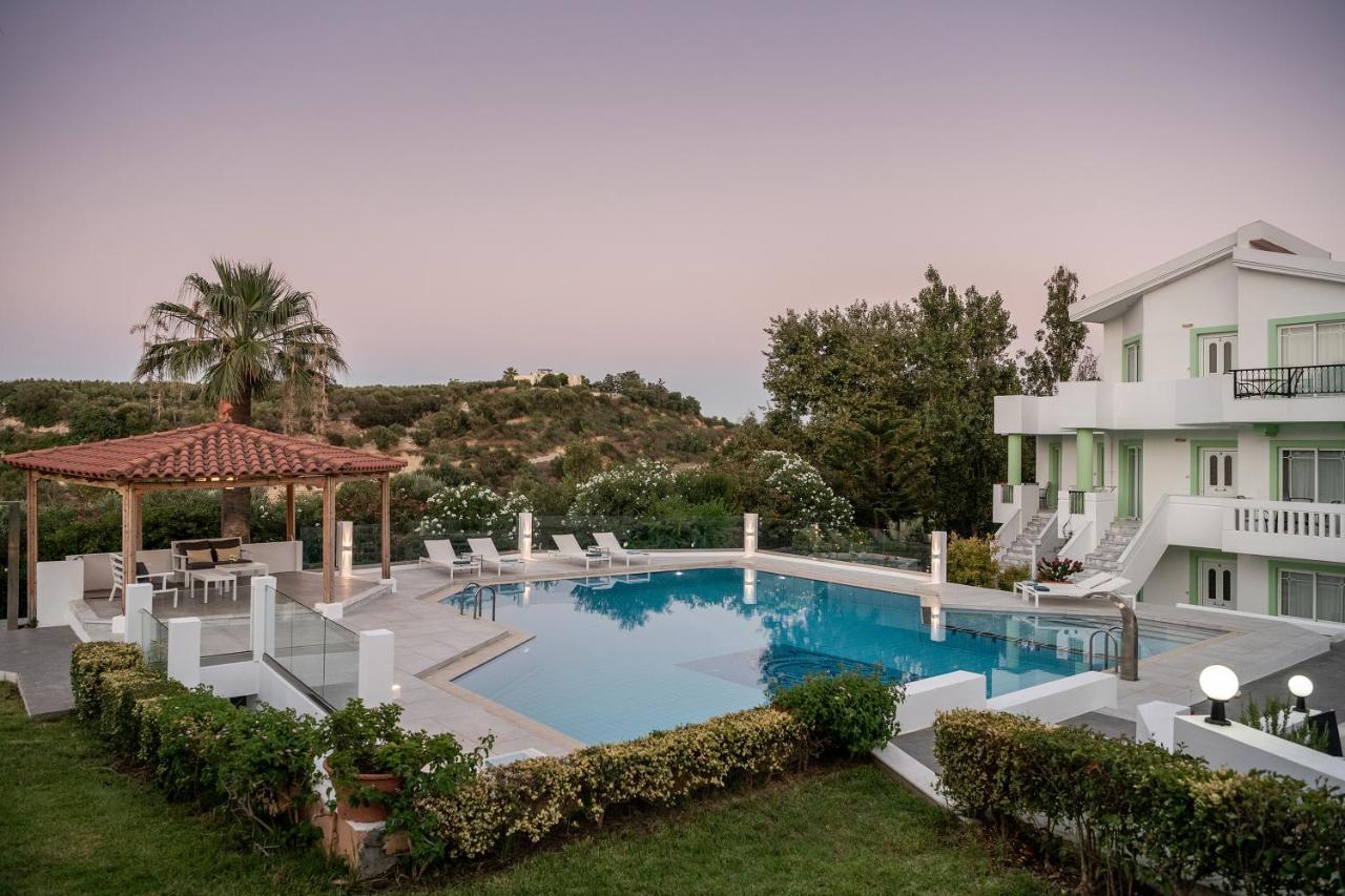 Villa Life Agia Marina Екстериор снимка