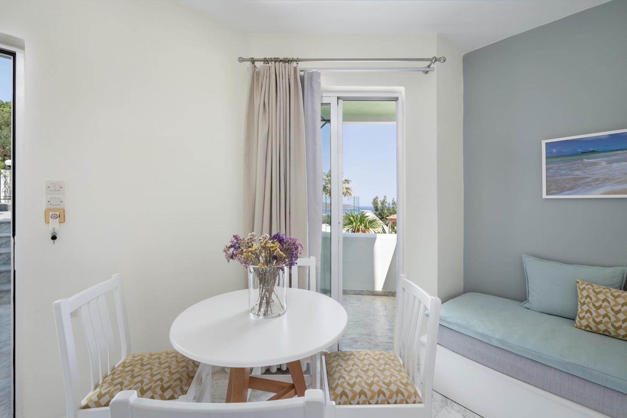 Villa Life Agia Marina Стая снимка